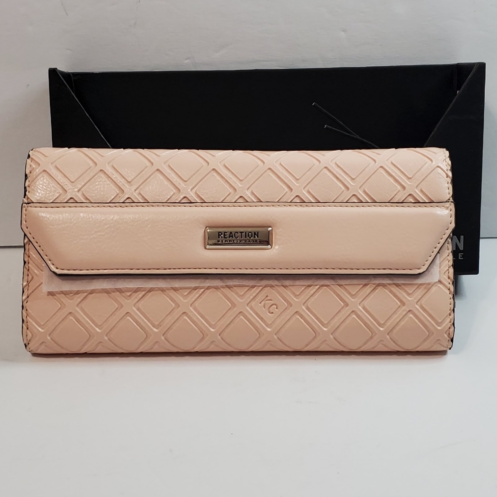 Reaction Kenneth Cole Pink W/Gray Wallet